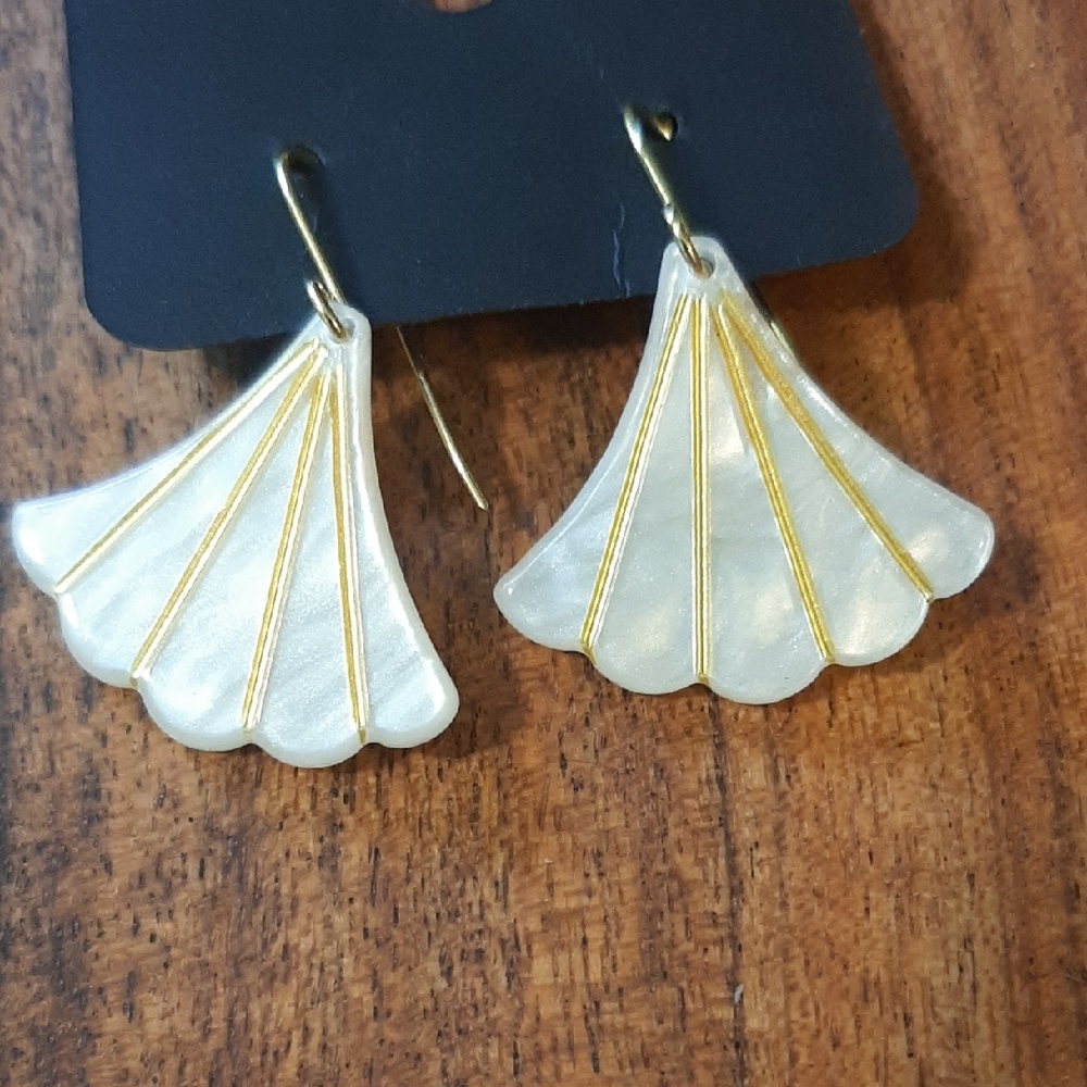 Elegant Gold and Cream Fan Earrings